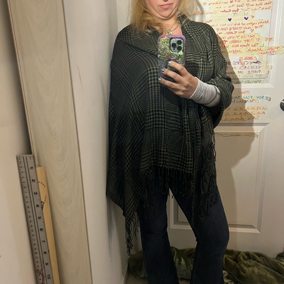 ❤️🧣BEAUTIFUL DESIGNER SCARF🧣❤️LONG EUC GIFT BLACK CHECKED - Picture 2 of 13